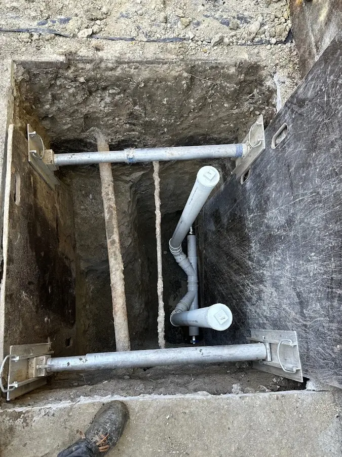 Experienced plumber completing Drain Cleaning work in San Juan